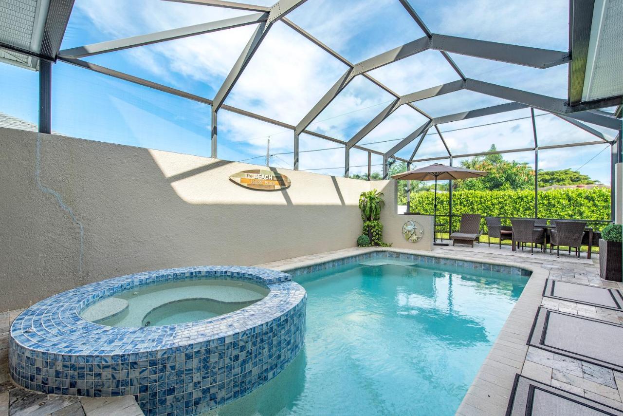 Vacation Home With Pool. 4 Bedrooms. Sleeps 10 Нейплс Экстерьер фото